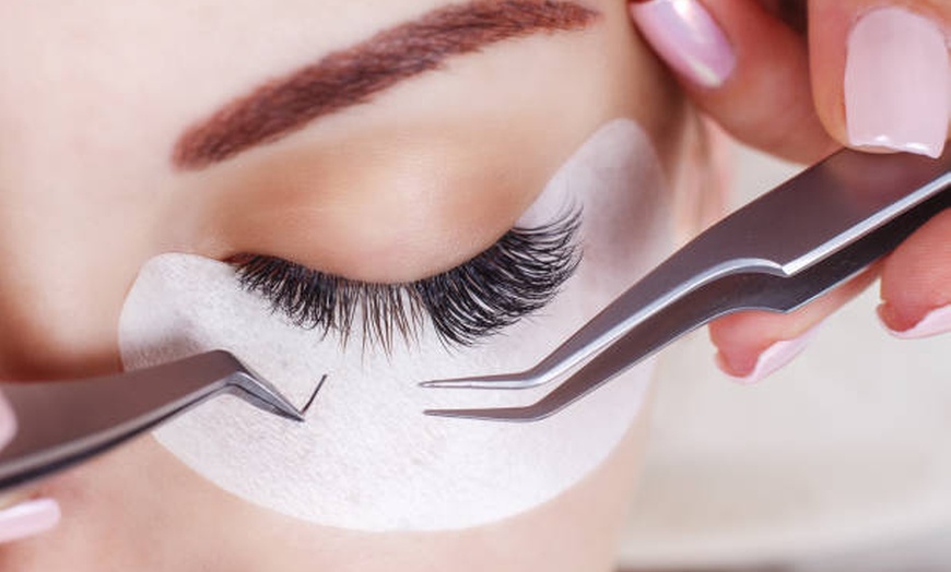 Eyelash Extensions Removal in Pearland, TX